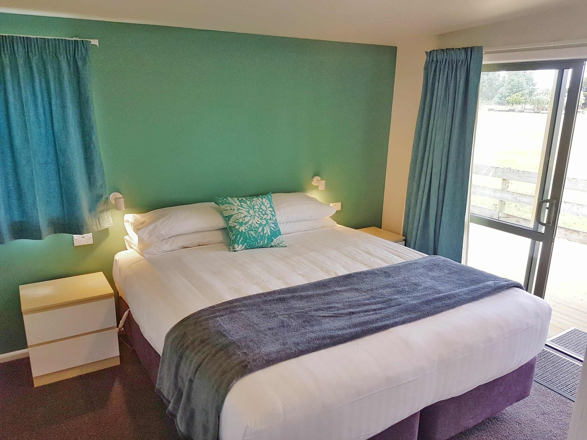 Martinborough Top 10 Holiday Park Экстерьер фото